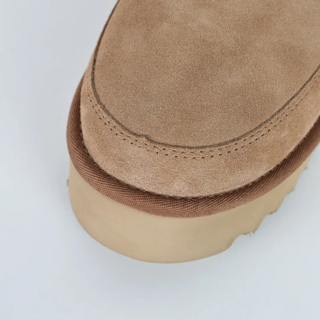 Pick up locally 💰640 Core recommendation with good price In recent years, uug has launched a series of styles, which are partially geared towards the preferences of young consumers and have also moved to the forefront of fashion trends. Shoe body material: water-repellent coated suede upper, 17mm UGGPURE™ implanted wool insole, lightweight non-slip and comfortable rubber outsole, with brand LOGO and trademark, with full packaging Size: 35 36 37 38 39 40